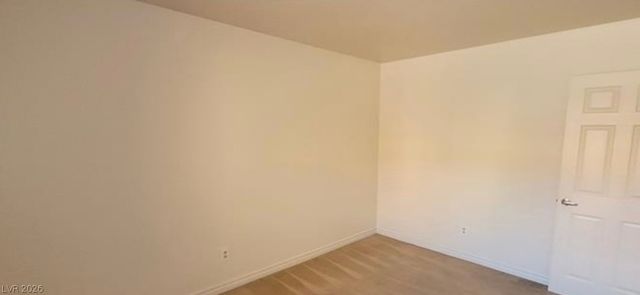 5295 Indian River Drive 305, Las Vegas, NV 89103