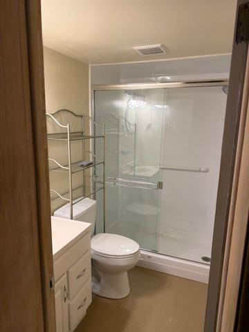 5085 Sanlin Dr, Coraopolis, PA 15108