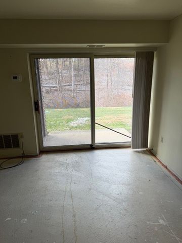 5085 Sanlin Dr, Coraopolis, PA 15108