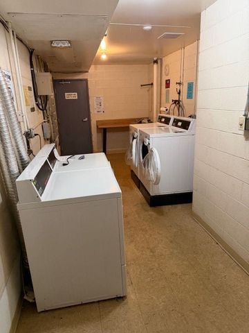 5085 Sanlin Dr, Coraopolis, PA 15108