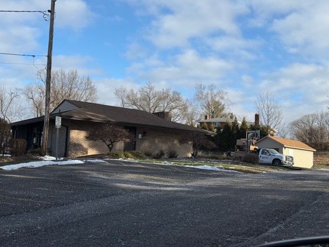 5085 Sanlin Dr, Coraopolis, PA 15108