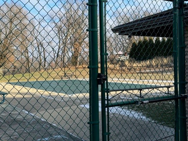 5085 Sanlin Dr, Coraopolis, PA 15108