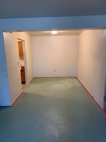 5085 Sanlin Dr, Coraopolis, PA 15108