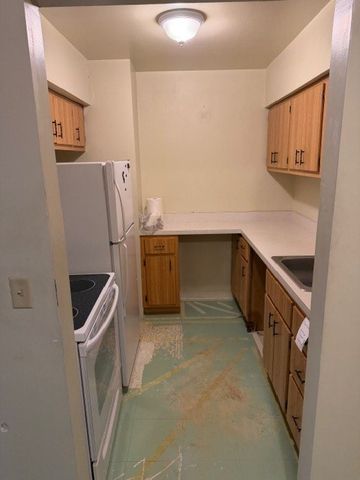 5085 Sanlin Dr, Coraopolis, PA 15108