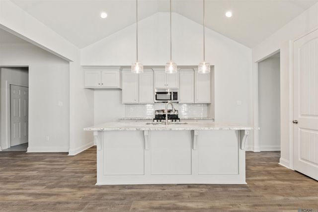 10409 Highland Lakes Dr, Denham Springs, LA 70726