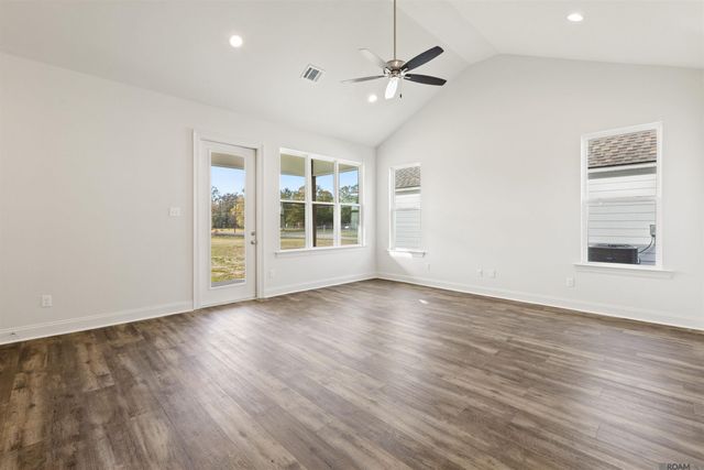 10409 Highland Lakes Dr, Denham Springs, LA 70726