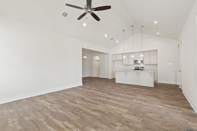 10409 Highland Lakes Dr, Denham Springs, LA 70726