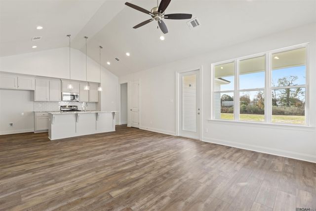 10409 Highland Lakes Dr, Denham Springs, LA 70726