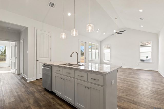 10409 Highland Lakes Dr, Denham Springs, LA 70726