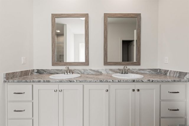 10409 Highland Lakes Dr, Denham Springs, LA 70726