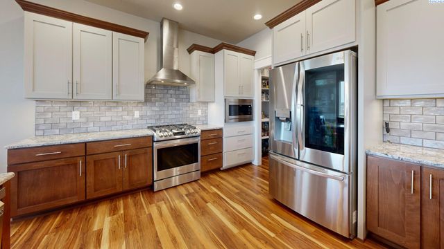 2080 NW Canyon View Dr, Pullman, WA 99163