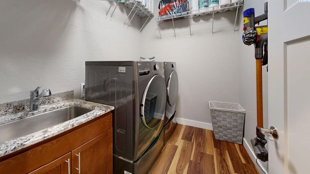 2080 NW Canyon View Dr, Pullman, WA 99163