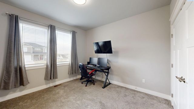 2080 NW Canyon View Dr, Pullman, WA 99163