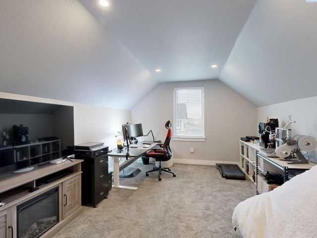 2080 NW Canyon View Dr, Pullman, WA 99163