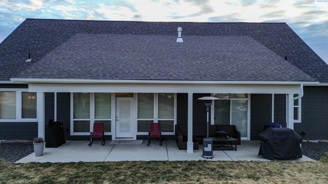 2080 NW Canyon View Dr, Pullman, WA 99163