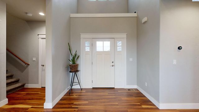 2080 NW Canyon View Dr, Pullman, WA 99163