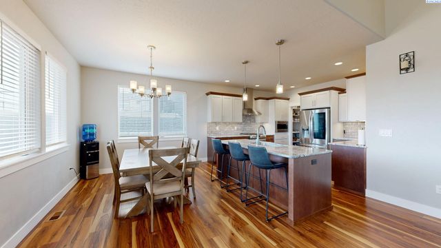 2080 NW Canyon View Dr, Pullman, WA 99163