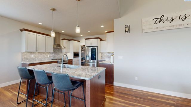 2080 NW Canyon View Dr, Pullman, WA 99163