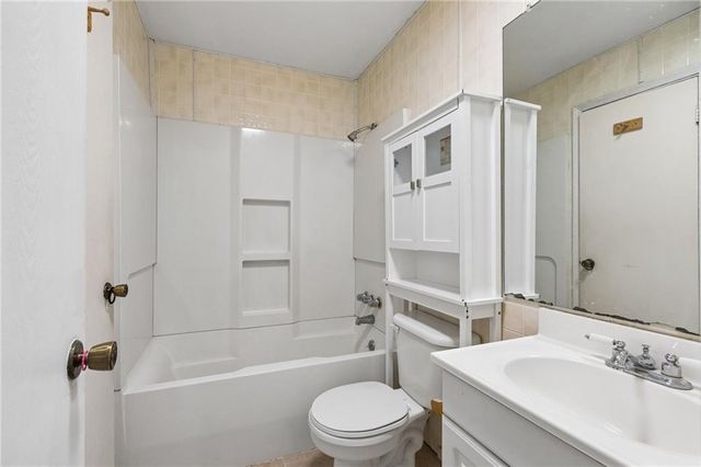 13907 Falkirk Circle, Grandview, MO 64030