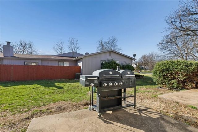 13907 Falkirk Circle, Grandview, MO 64030