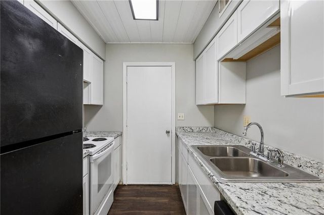 13907 Falkirk Circle, Grandview, MO 64030