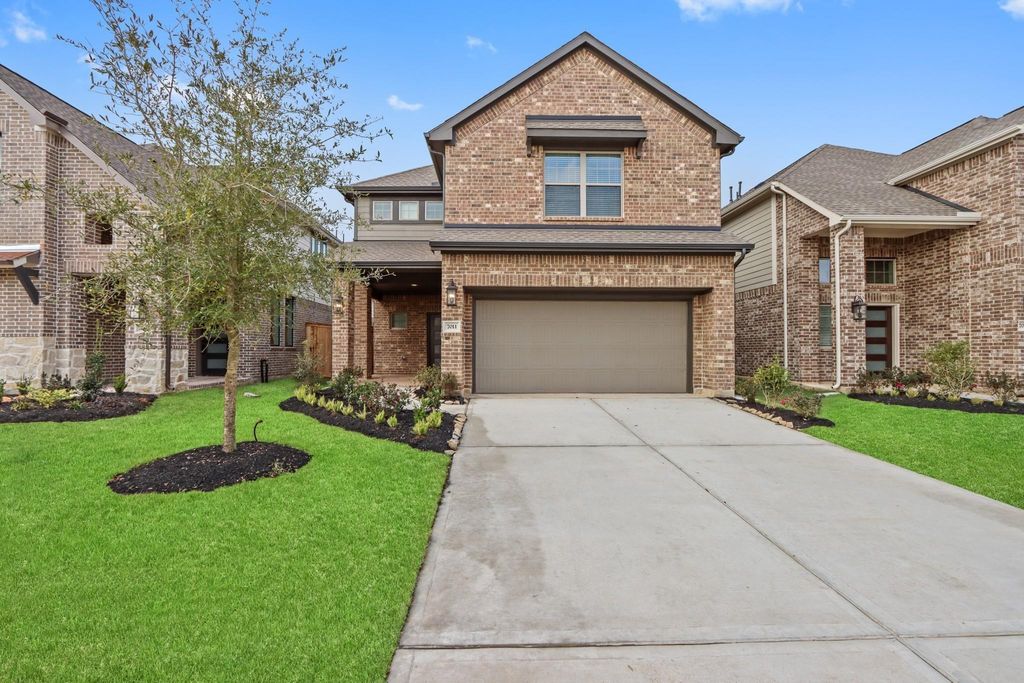 Image 1 of property listing at 7011 Golden Groundsel Drive, Katy, TX 77493