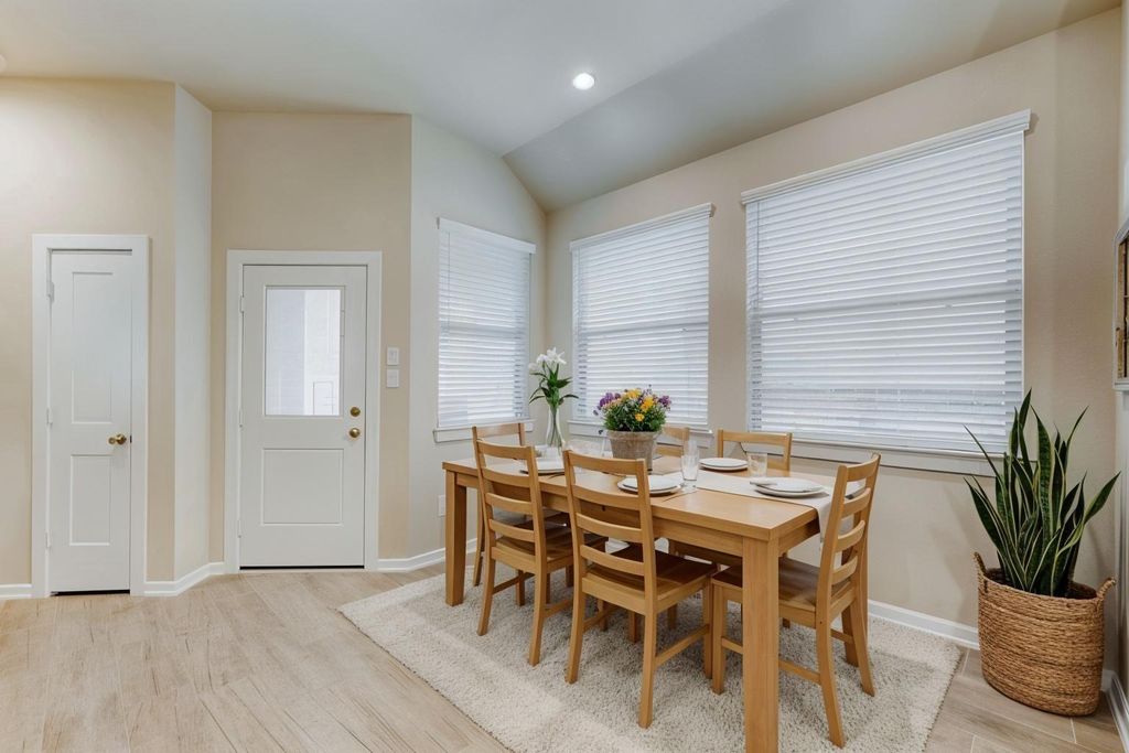 Image 11 of property listing at 7011 Golden Groundsel Drive, Katy, TX 77493