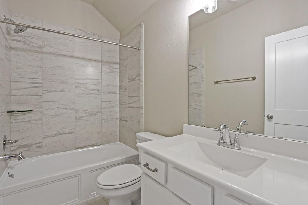 Image 17 of property listing at 7011 Golden Groundsel Drive, Katy, TX 77493