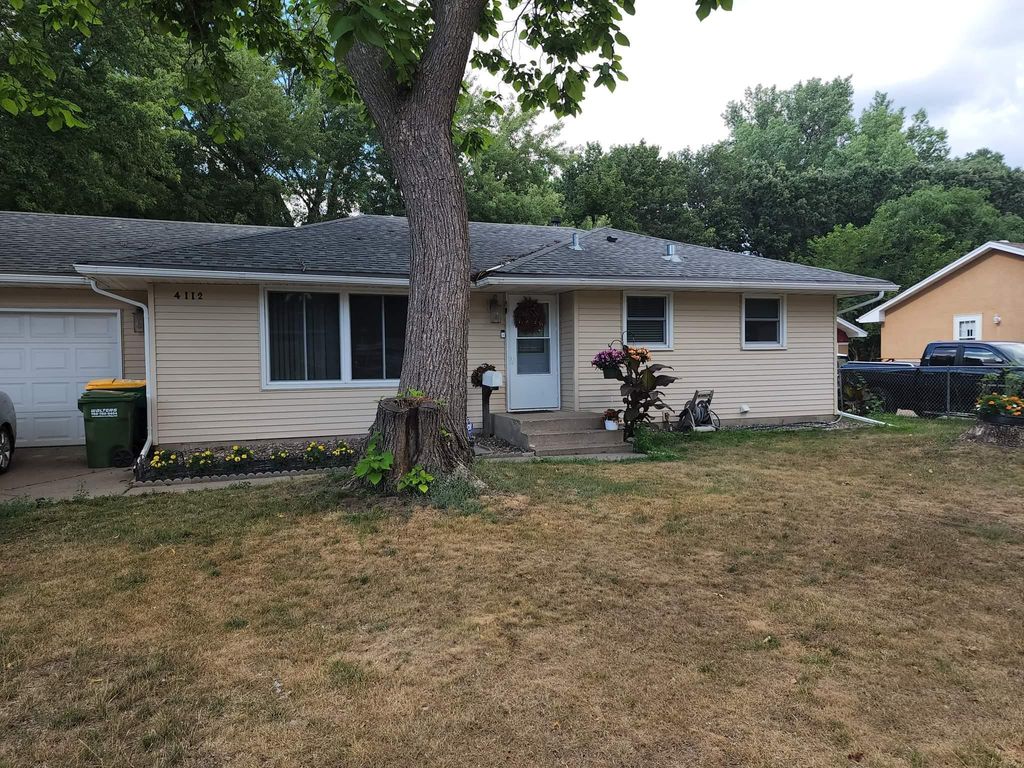 4112 Woodbine Lane N, Brooklyn Center, MN 55429