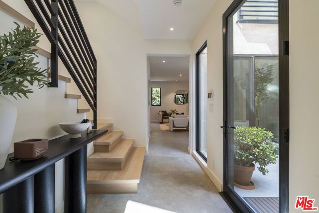 923 N Hilldale Avenue, West Hollywood, CA 90069