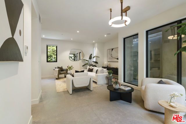 923 N Hilldale Avenue, West Hollywood, CA 90069