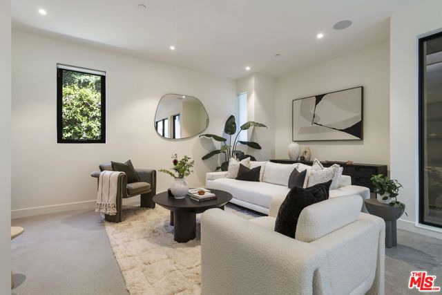 923 N Hilldale Avenue, West Hollywood, CA 90069