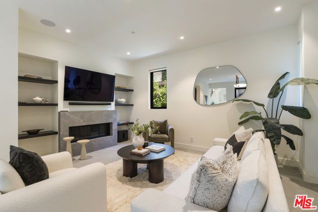 923 N Hilldale Avenue, West Hollywood, CA 90069