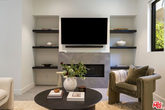 923 N Hilldale Avenue, West Hollywood, CA 90069