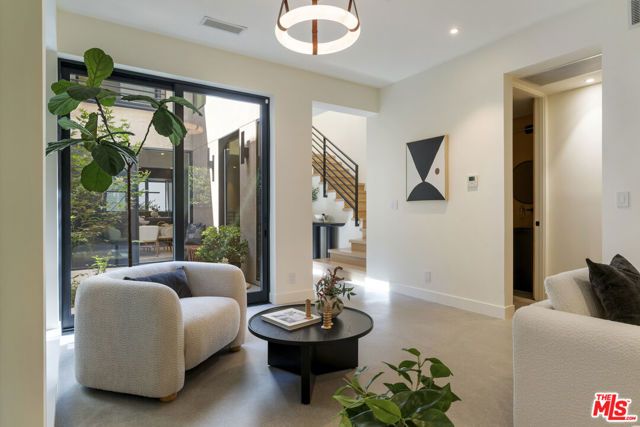 923 N Hilldale Avenue, West Hollywood, CA 90069