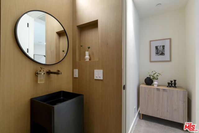 923 N Hilldale Avenue, West Hollywood, CA 90069