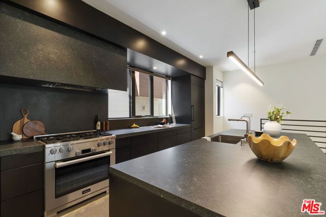 923 N Hilldale Avenue, West Hollywood, CA 90069