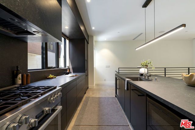 923 N Hilldale Avenue, West Hollywood, CA 90069