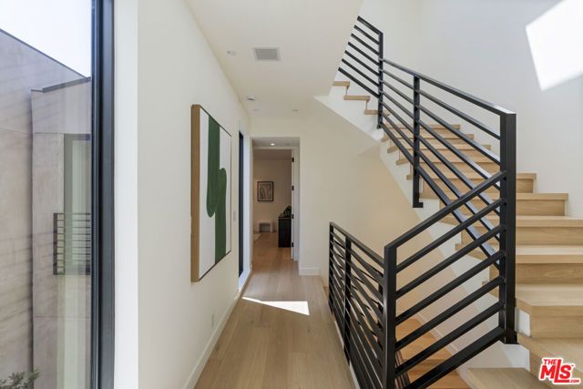 923 N Hilldale Avenue, West Hollywood, CA 90069