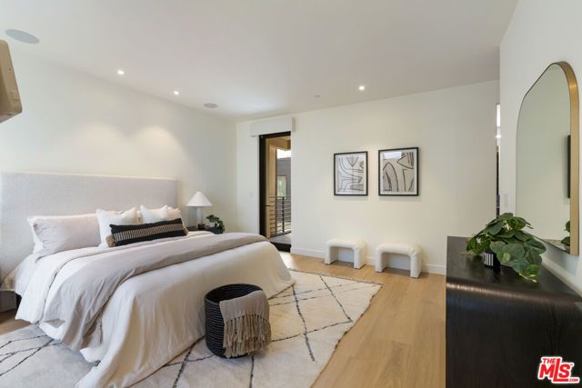 923 N Hilldale Avenue, West Hollywood, CA 90069