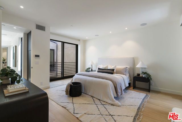 923 N Hilldale Avenue, West Hollywood, CA 90069