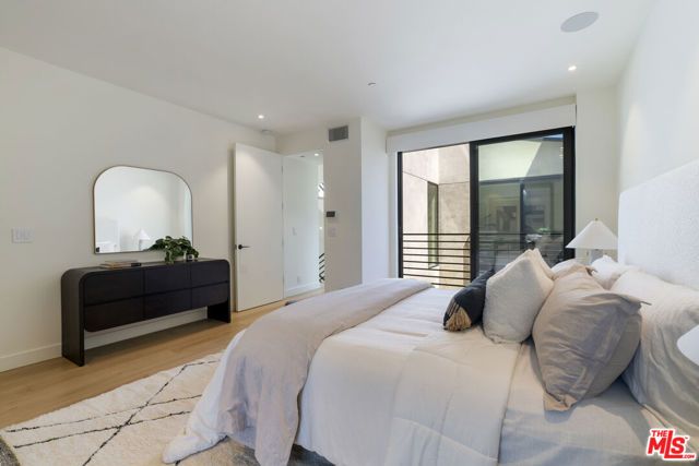 923 N Hilldale Avenue, West Hollywood, CA 90069