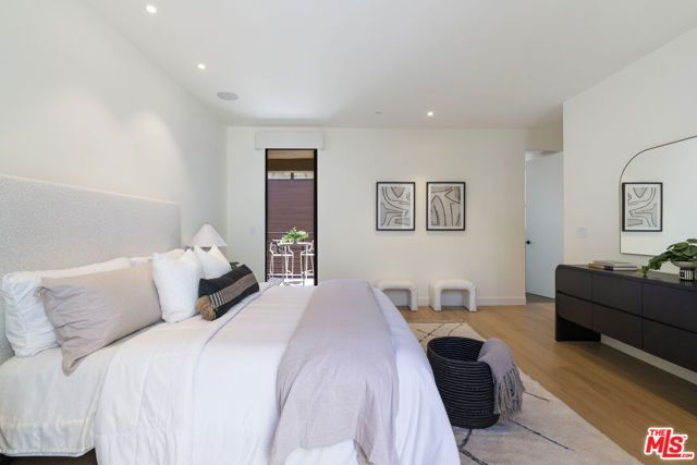 923 N Hilldale Avenue, West Hollywood, CA 90069