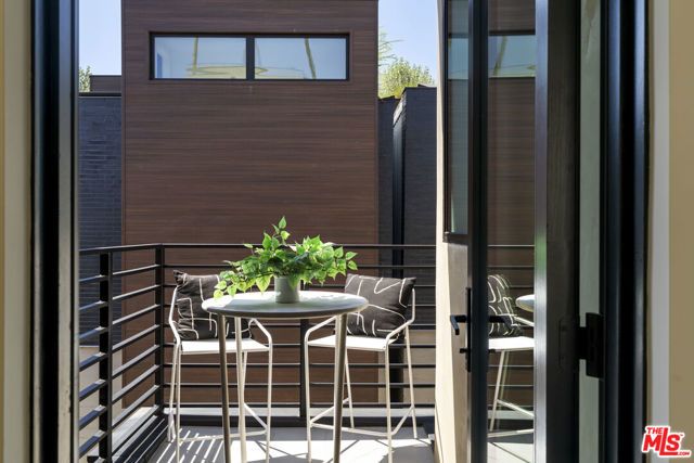 923 N Hilldale Avenue, West Hollywood, CA 90069