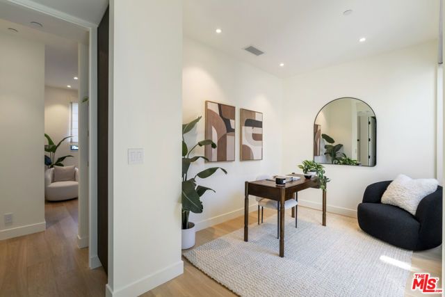923 N Hilldale Avenue, West Hollywood, CA 90069
