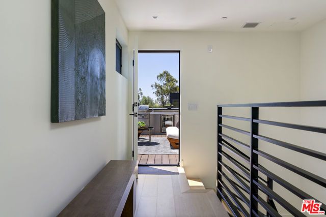 923 N Hilldale Avenue, West Hollywood, CA 90069