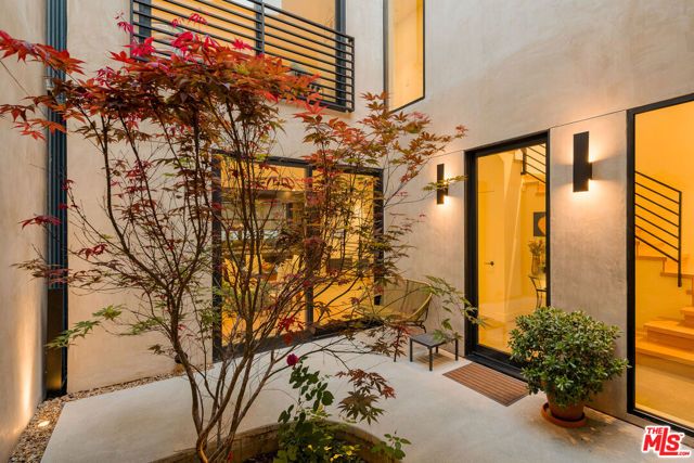 923 N Hilldale Avenue, West Hollywood, CA 90069