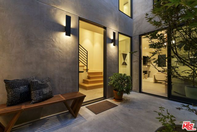 923 N Hilldale Avenue, West Hollywood, CA 90069