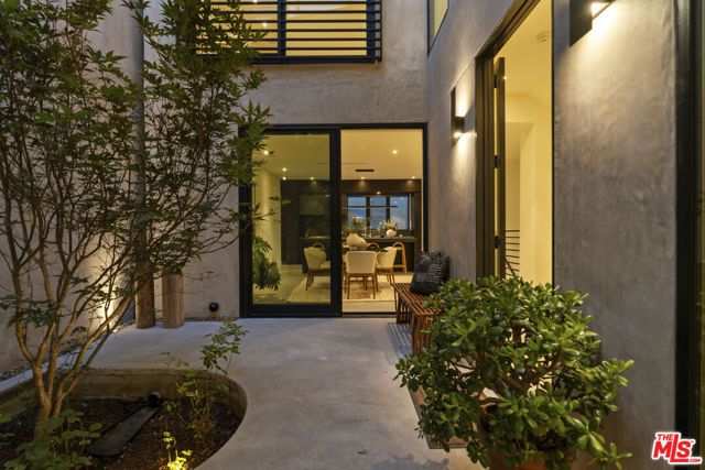 923 N Hilldale Avenue, West Hollywood, CA 90069
