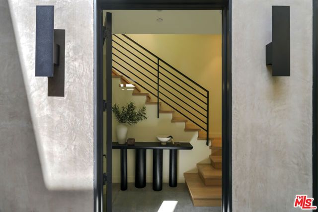 923 N Hilldale Avenue, West Hollywood, CA 90069